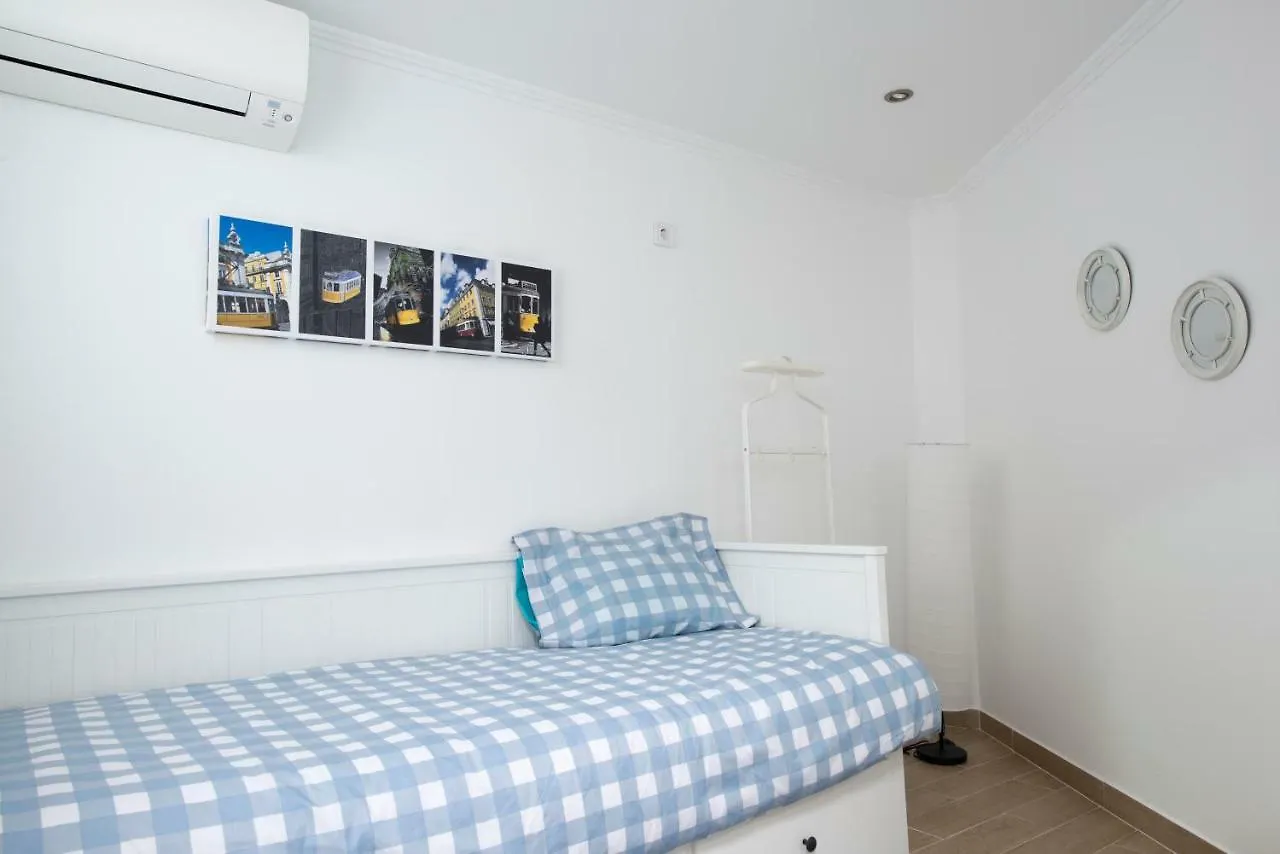 Lisbon Zoo House Apartment 0*,  Portugal